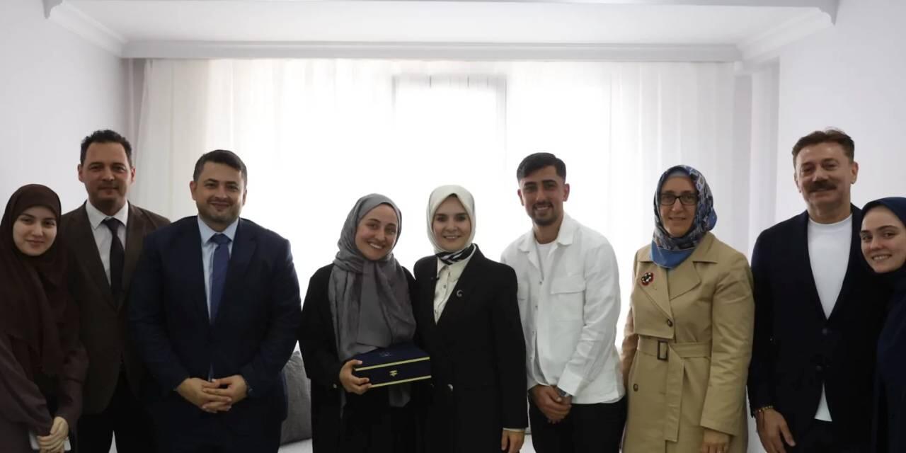 Bakan Göktaş yeni evli çiftin konuğu oldu