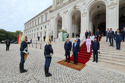 Numan Kurtulmuş Lizbon'da resmi törenle karşılandı