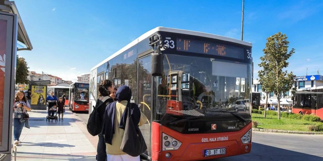 Balıkesir'de toplu ulaşım kapasitesi eğitime göre yenilendi
