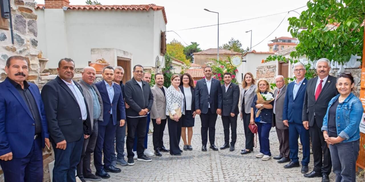 İzmirli muhtarlar narlıdere'deki ortak akıl buluşmasında bir araya geldi