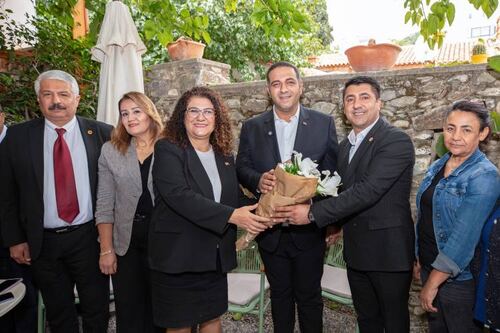 İzmirli muhtarlar narlıdere'deki ortak akıl buluşmasında bir araya geldi