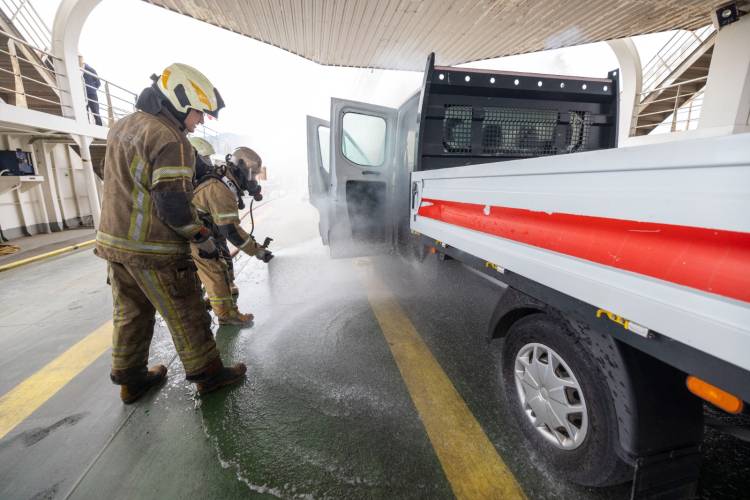 İzmir'de arabalı yolcu gemisinde tatbikat
