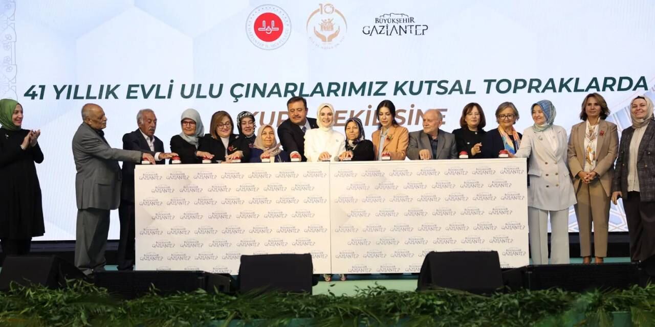 Gaziantep’te 41 yıllık evli çiftler için Umre kurası çekildi