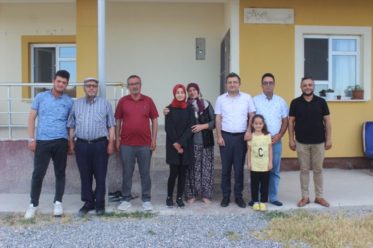 Karapınar ilçesinde LGS'de derece yapan Gökbaş, altınla ödüllendirildi