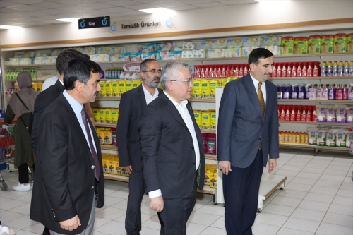 Sivas Valisi Şimşek, Gıda Bankası'na kurban bağışında bulundu