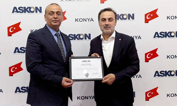 askon-konya-selcuk-ozturk-plaket-takdimi.jpeg